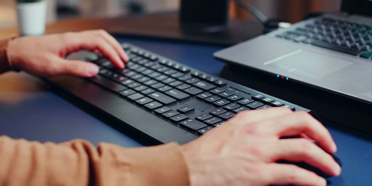 Cómo hacer una captura de pantalla en el teclado Logitech