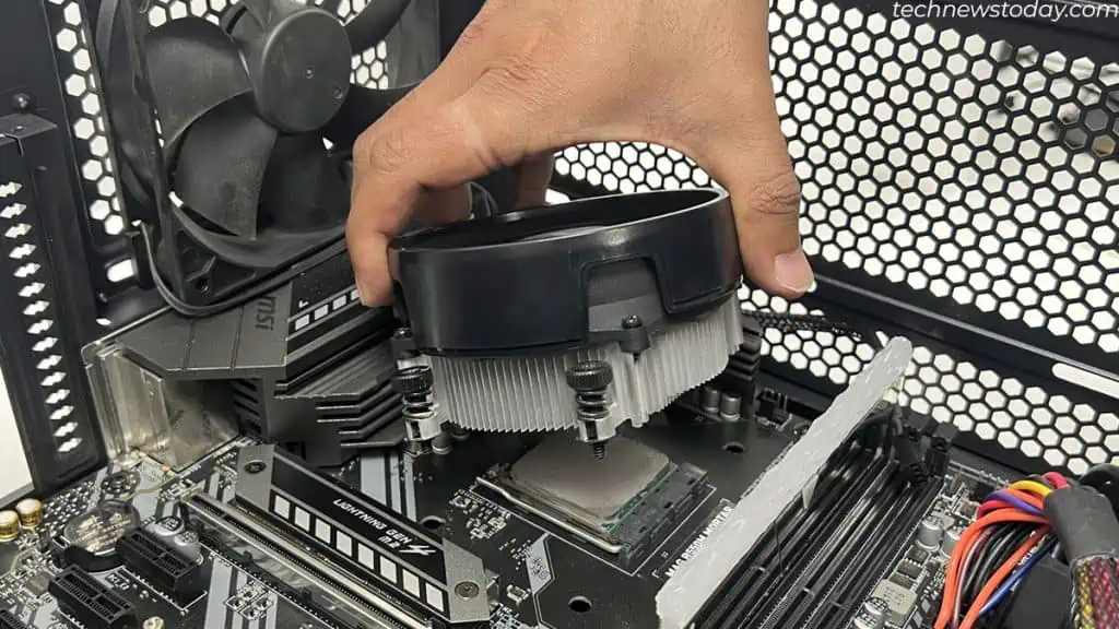 Jak opravit červenou kontrolku CPU na základní desce? Co to znamená
