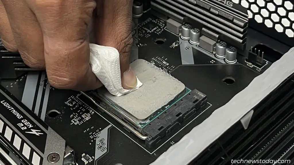 Wie behebt man das rote CPULicht auf einem Motherboard? Was bedeutet das?