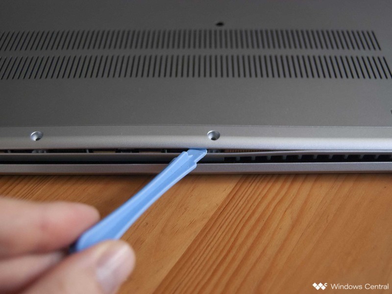 Acer Swift 3 (SF314-511-70TU) で SSD をアップグレードする方法