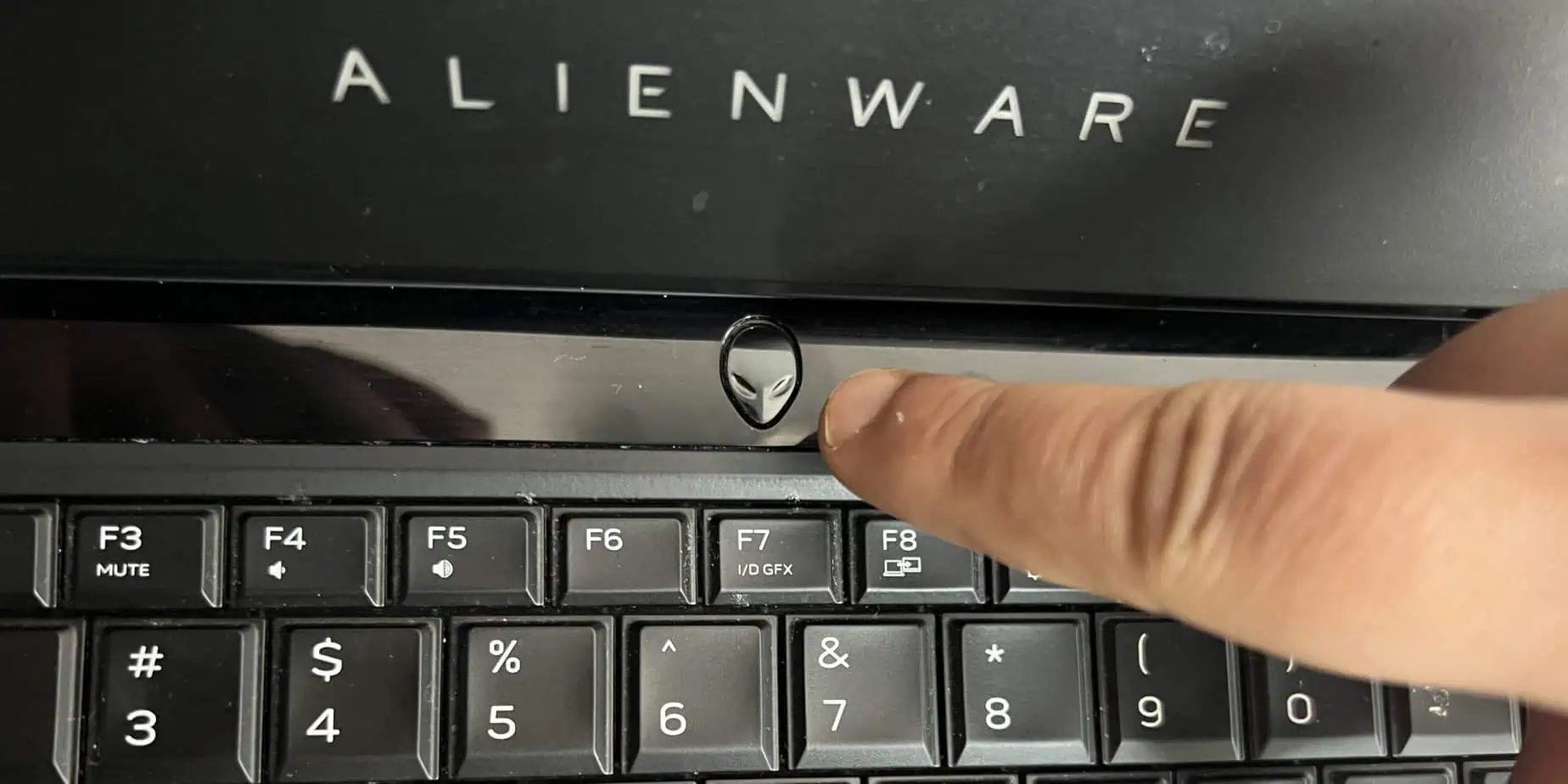 ¿El botón de encendido de Alienware sigue parpadeando? Aquí le ...