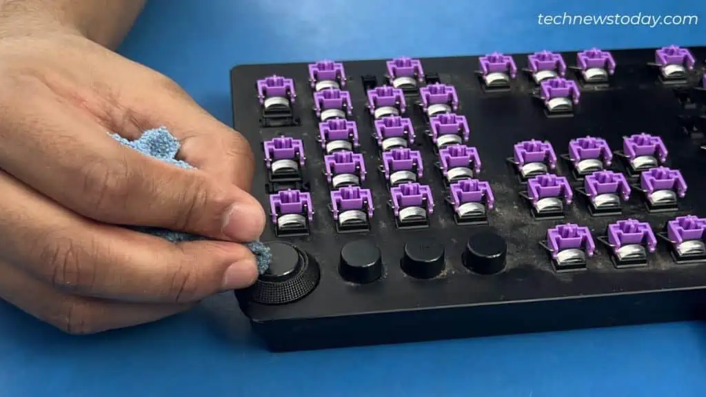 Cómo limpiar un teclado mecánico en 7 pasos - Mundo Geek