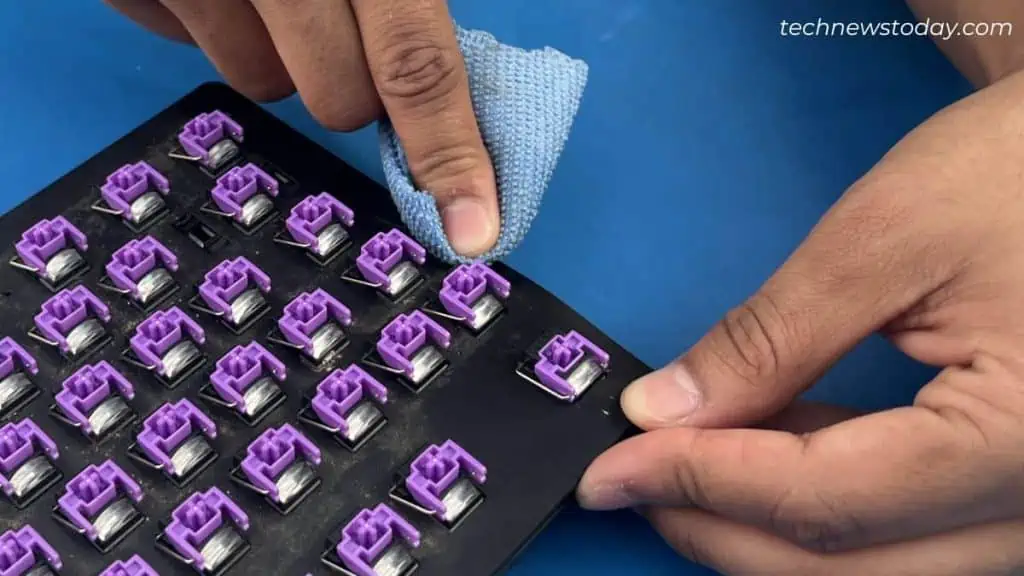 Cómo limpiar un teclado mecánico en 7 pasos - Mundo Geek