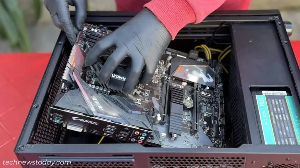 Cómo limpiar una placa base - Mundo Geek