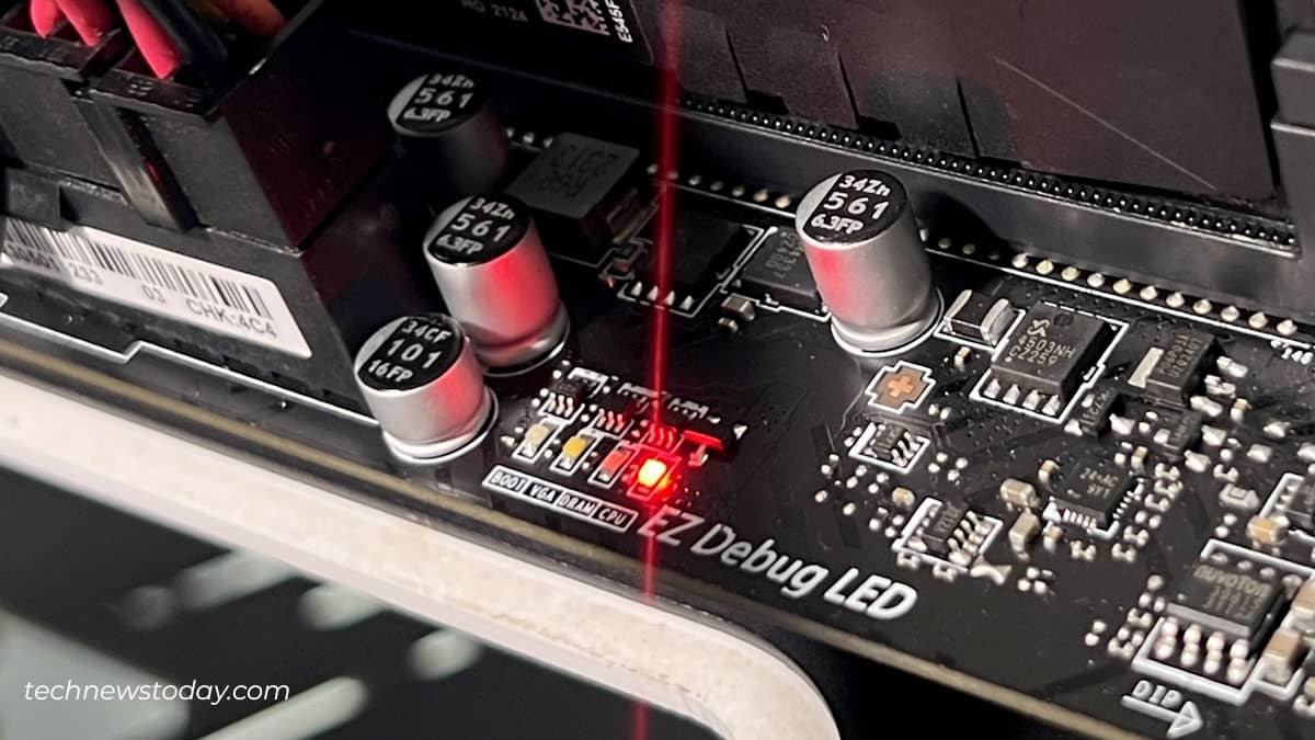 ¿Cómo arreglar la luz roja de la CPU en una placa base? Qué significa