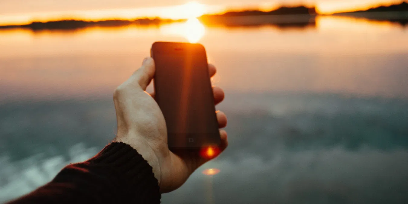 Los 5 mejores teléfonos Android pequeños que caben en la palma de tu mano