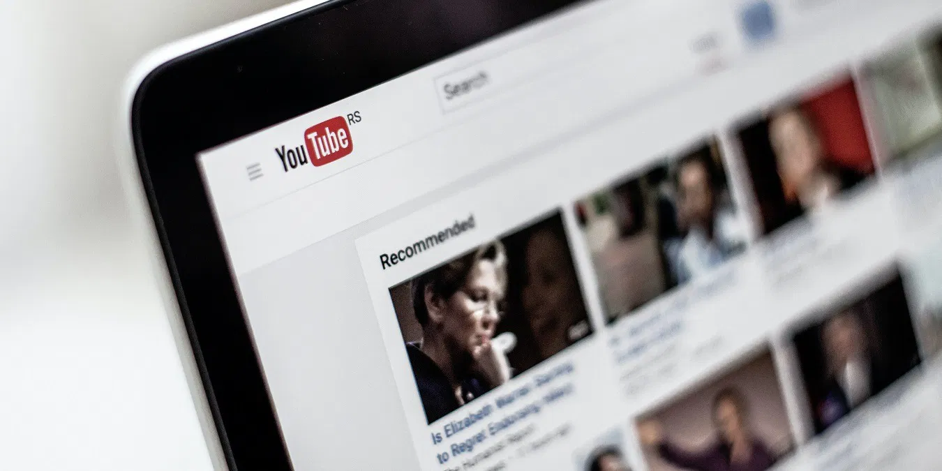 Prepárese para los anuncios cuando pausa los videos de YouTube