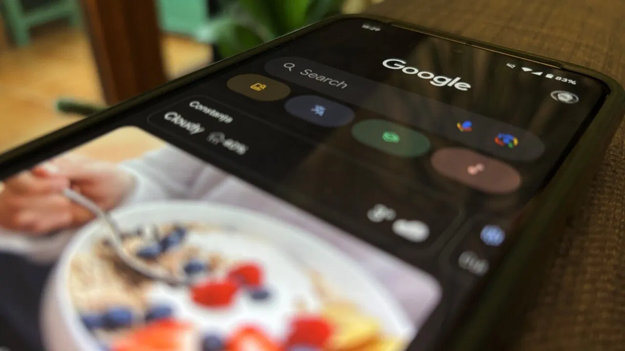 Cómo usar Google Discover en modo oscuro